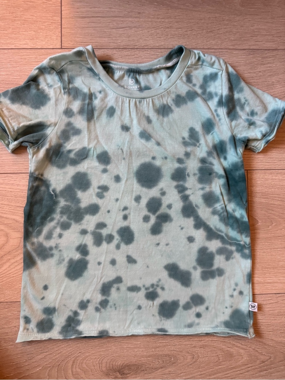 The Honest Company Kids Tie-Dye Short Sleeve Tee in Sage and Dark Green